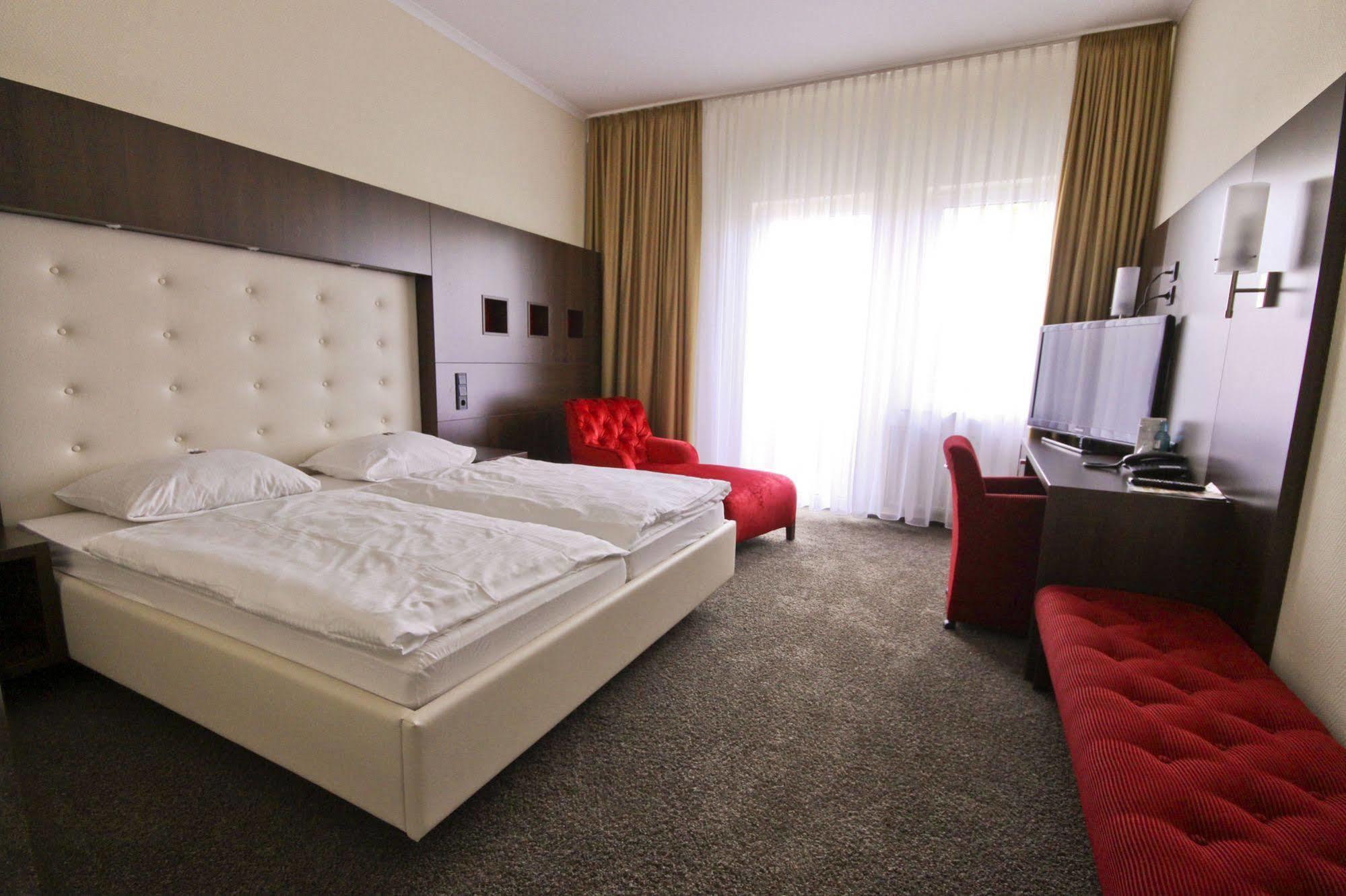 Hotel-Restaurant Zur Krone Loehnberg Room photo